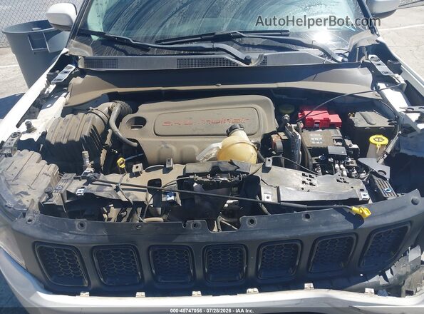 3C4NJCBB7LT257389 2020 JEEP COMPASS White Widok z tyłu