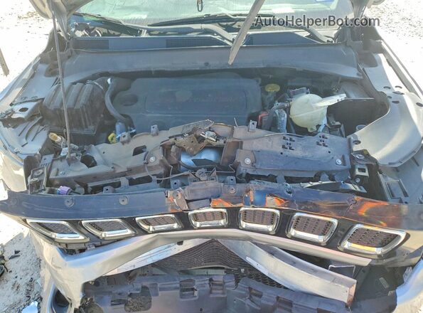 3C4NJCBB8JT293167 2018 JEEP COMPASS Silver Вид підкапотного простору