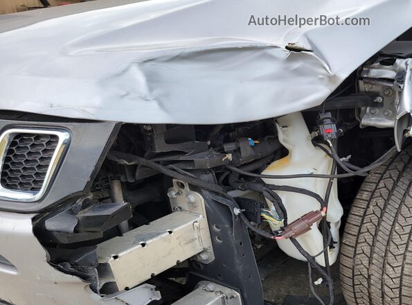 3C4NJCBB8KT636593 2019 JEEP COMPASS Silver Front view