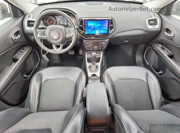 3C4NJCBB8KT658237 2019 JEEP COMPASS Gray Dashboard view