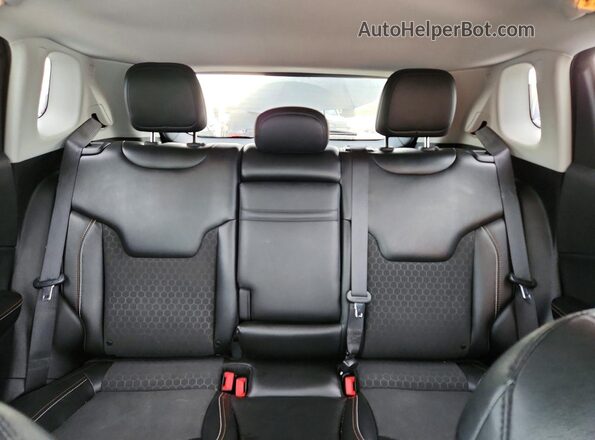 3C4NJCBB8KT658237 2019 JEEP COMPASS Gray Rear seats view