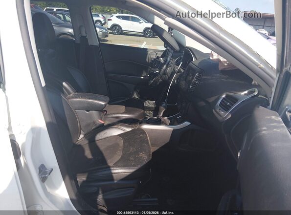 3C4NJCBB8LT169466 2020 JEEP COMPASS White Вид салону спереду