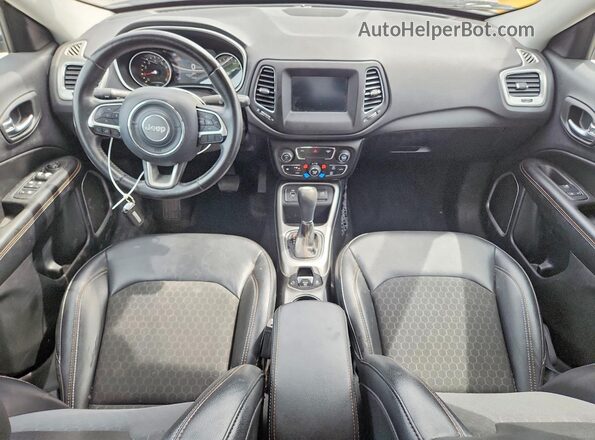 3C4NJCBB9JT471314 2018 JEEP COMPASS Угольный Вид панели приборов