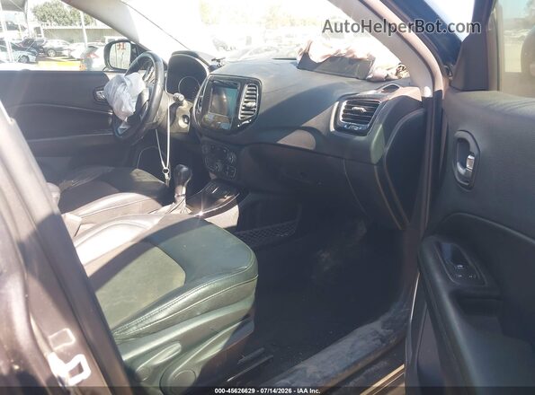 3C4NJCBB9LT117988 2020 JEEP COMPASS Gray Вид салону спереду