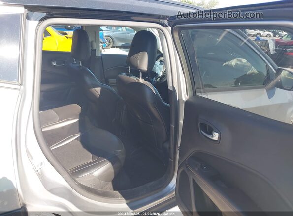 3C4NJCBB9LT121023 2020 JEEP COMPASS Gray Вид наклейки з VIN-кодом