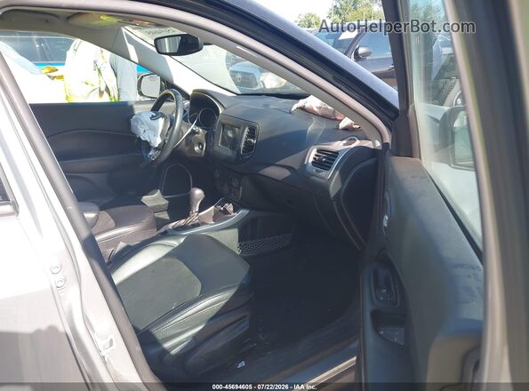 3C4NJCBB9LT121023 2020 JEEP COMPASS Gray Вид салону спереду