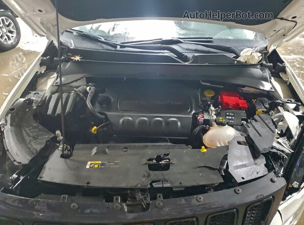 3C4NJCBB9MT527501 2021 JEEP COMPASS White Вид задньої частини салону