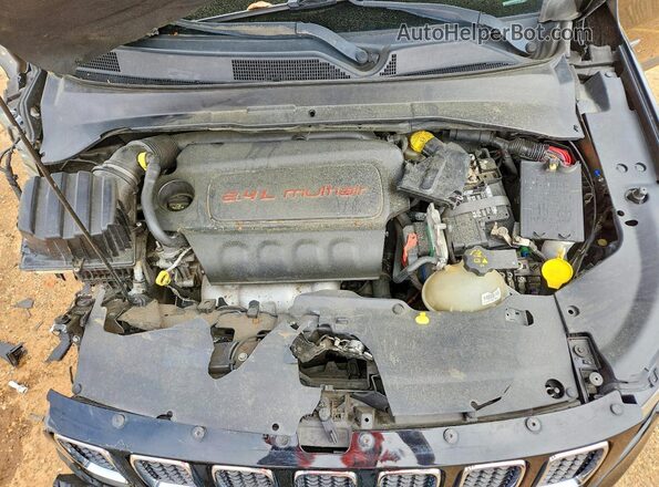 3C4NJCBBXHT661357 2017 JEEP COMPASS Black Engine compartment view