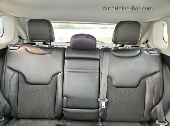 3C4NJCBBXJT287029 2018 JEEP COMPASS Silver Vista de los asientos traseros