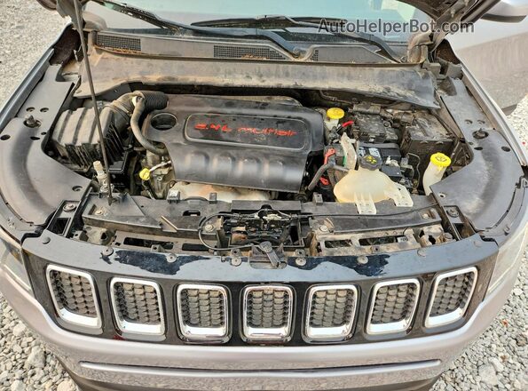 3C4NJCBBXJT287029 2018 JEEP COMPASS Silver Vista del compartimento del motor