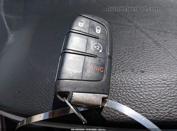 3C4NJCBBXJT494567 2018 JEEP COMPASS Белый Вид панели приборов