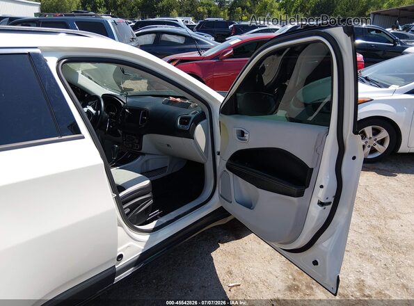 3C4NJCBBXJT494567 2018 JEEP COMPASS Белый Вид салона спереди