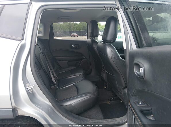 3C4NJCBBXKT615647 2019 JEEP COMPASS Silver Vista de la etiqueta del VIN