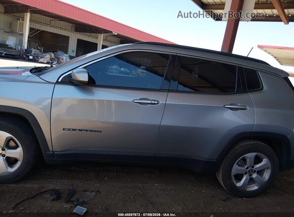 3C4NJCBBXKT788813 2019 JEEP COMPASS Silver Widok wnętrza 360 stopni