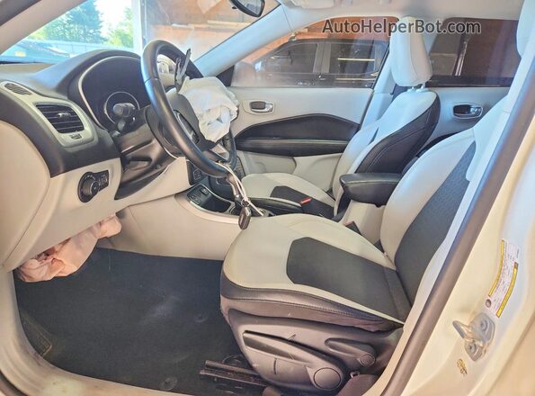 3C4NJCBBXKT819624 2019 JEEP COMPASS White Widok wnętrza z przodu