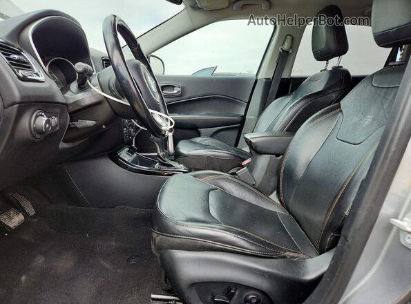 3C4NJCCB0LT187698 2020 JEEP COMPASS Silver Vista interior delantera