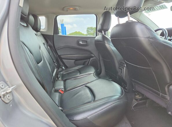 3C4NJCCB0LT187698 2020 JEEP COMPASS Silver Vista interior trasera