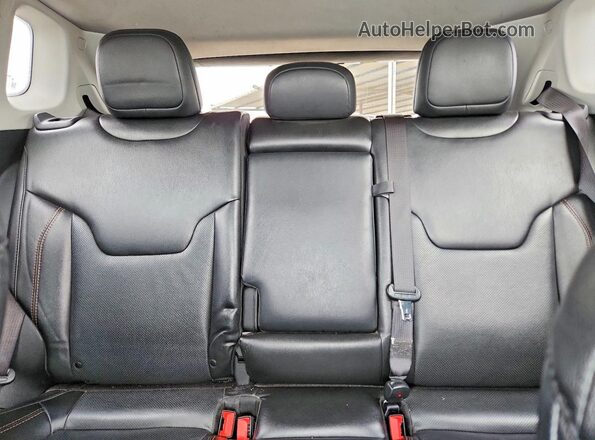 3C4NJCCB0LT187698 2020 JEEP COMPASS Silver Vista de los asientos traseros