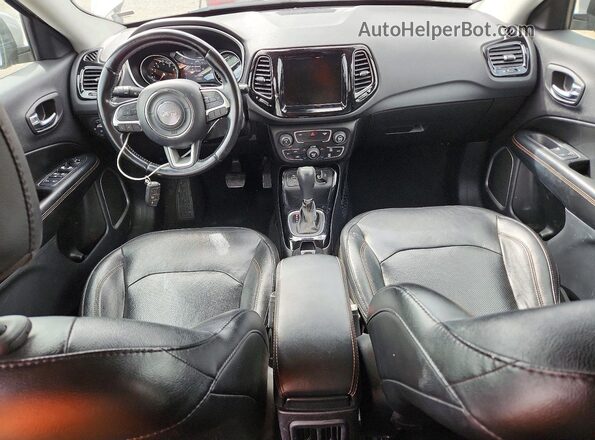 3C4NJCCB0LT187698 2020 JEEP COMPASS Silver Vista del salpicadero
