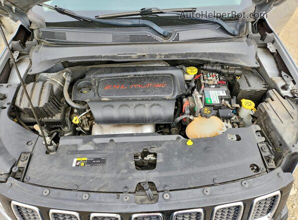 3C4NJCCB0LT187698 2020 JEEP COMPASS Silver Vista del compartimento del motor