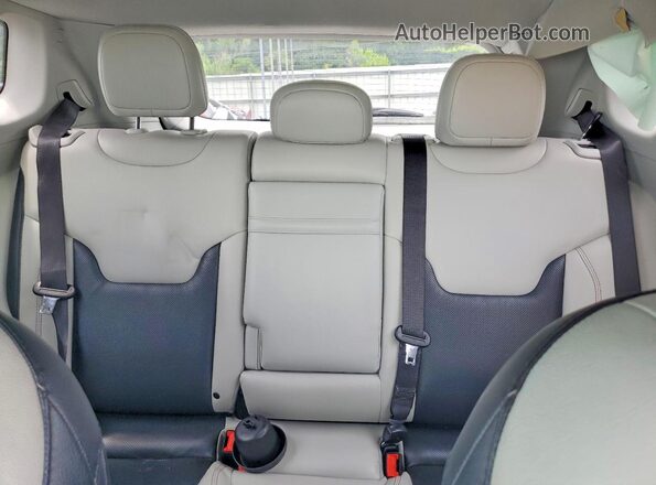 3C4NJCCB1KT699078 2019 JEEP COMPASS White Widok tylnych siedzeń