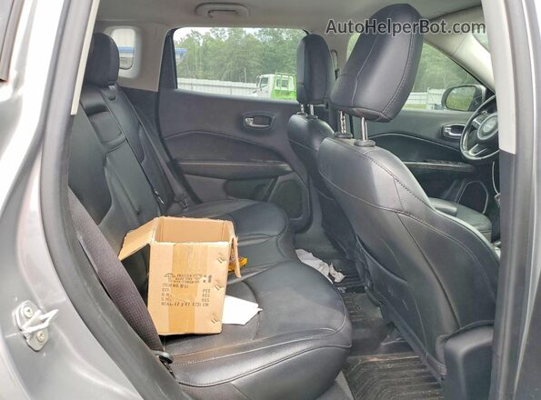 3C4NJCCB1KT819333 2019 JEEP COMPASS Silver Widok wnętrza z tyłu