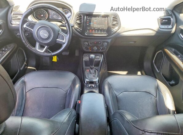 3C4NJCCB2KT615074 2019 JEEP COMPASS Gray Widok deski rozdzielczej