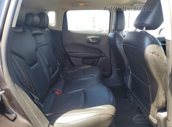 3C4NJCCB2KT615074 2019 JEEP COMPASS Gray Widok wnętrza z tyłu