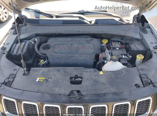 3C4NJCCB3JT406053 2018 JEEP COMPASS Silver Вид ззаду