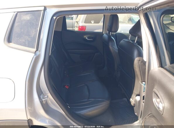 3C4NJCCB3JT406053 2018 JEEP COMPASS Silver Вид наклейки з VIN-кодом