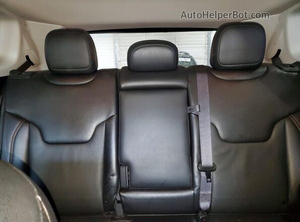 3C4NJCCB3MT555650 2021 JEEP COMPASS White Widok tylnych siedzeń