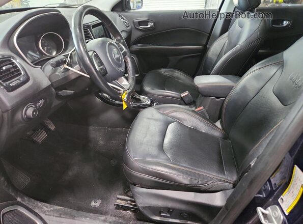3C4NJCCB4JT499942 2018 JEEP COMPASS Blue Widok wnętrza z przodu