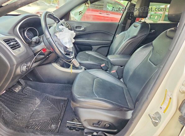 3C4NJCCB4LT250446 2020 JEEP COMPASS White Widok wnętrza z przodu
