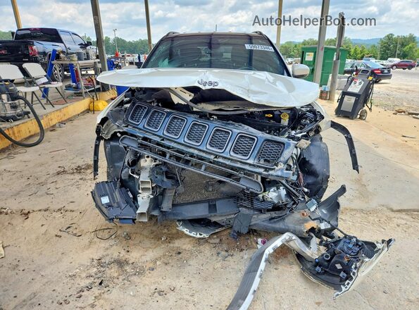 3C4NJCCB4LT250446 2020 JEEP COMPASS White Widok z przodu