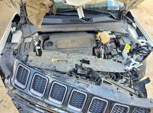 3C4NJCCB4LT250446 2020 JEEP COMPASS White Widok komory silnika