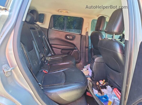 3C4NJCCB5LT187440 2020 JEEP COMPASS Silver Вид задньої частини салону