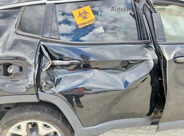 3C4NJCCB6JT240756 2018 JEEP COMPASS Black Rear interior view
