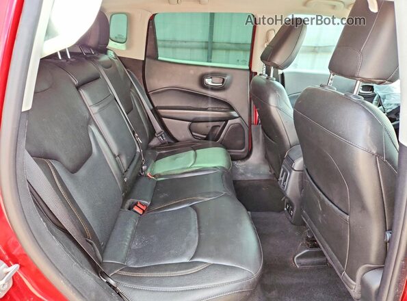 3C4NJCCB6JT357883 2018 JEEP COMPASS Red Widok wnętrza z tyłu