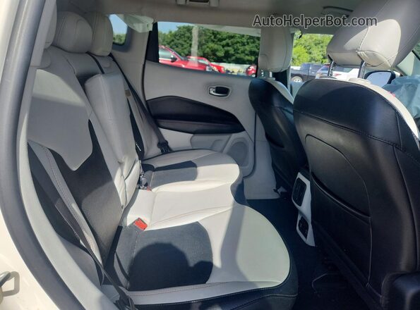 3C4NJCCB6MT522318 2021 JEEP COMPASS White Widok wnętrza z tyłu