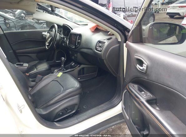3C4NJCCB6MT597245 2021 JEEP COMPASS White Widok wnętrza z przodu
