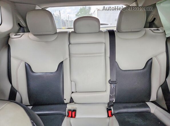3C4NJCCB7JT211492 2018 JEEP COMPASS Silver Widok tylnych siedzeń