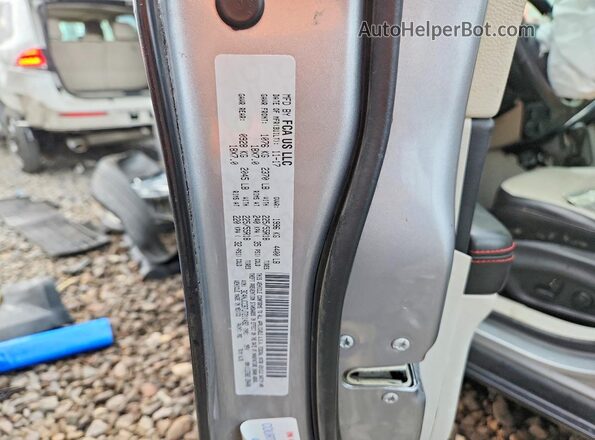 3C4NJCCB7JT211492 2018 JEEP COMPASS Silver Widok naklejki z numerem VIN
