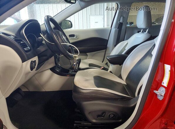 3C4NJCCB7LT180019 2020 JEEP COMPASS Red Вид салону спереду