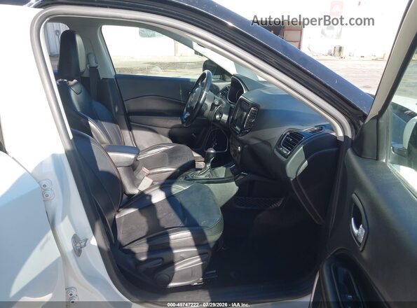 3C4NJCCB7MT602145 2021 JEEP COMPASS Белый Вид салона спереди