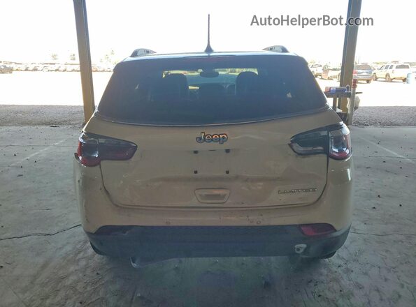 3C4NJCCBXJT248035 2018 JEEP COMPASS White Rear view