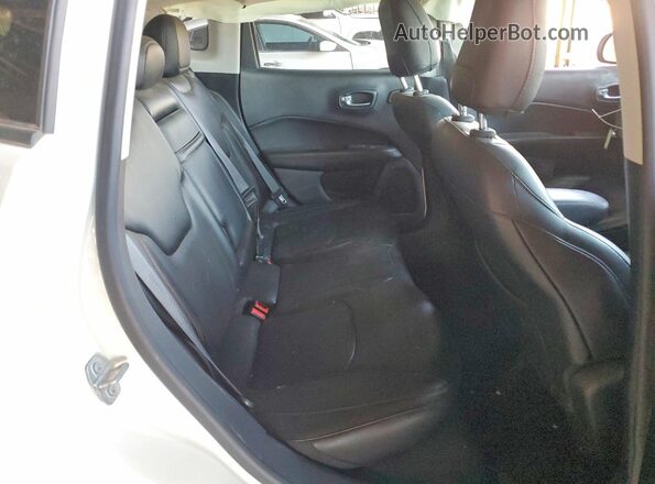 3C4NJCCBXJT248035 2018 JEEP COMPASS White Rear seats view