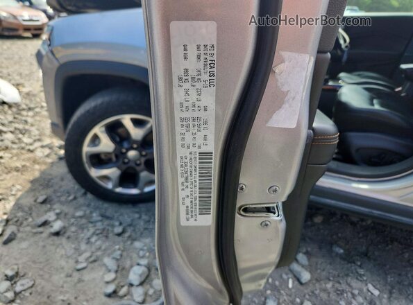 3C4NJCCBXKT788602 2019 JEEP COMPASS Silver Widok naklejki z numerem VIN