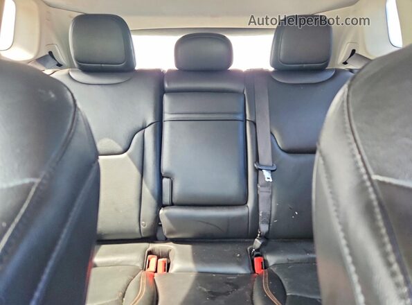 3C4NJCCBXKT788602 2019 JEEP COMPASS Silver Widok tylnych siedzeń