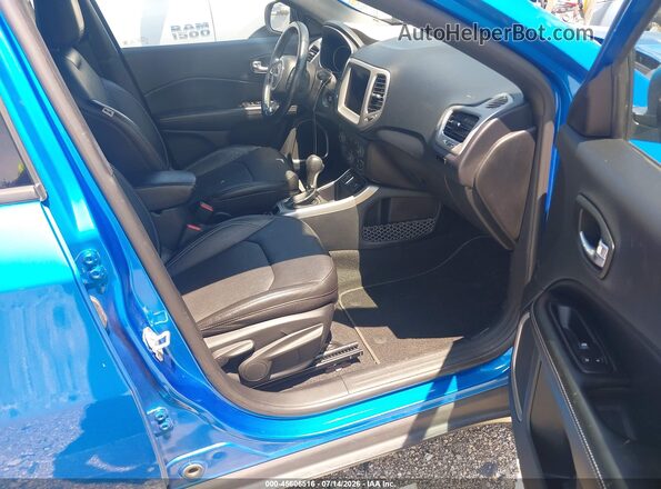 3C4NJCEB4MT532844 2021 JEEP COMPASS Blue Vista interior delantera