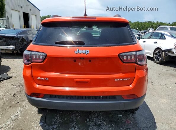 3C4NJDAB0JT213562 2018 JEEP COMPASS Orange Rear view